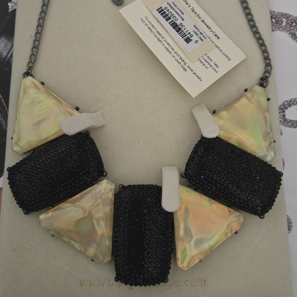 Elegant Black and Gold Necklace